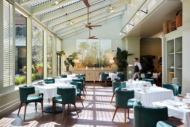 this image depicts an indoor restaurant